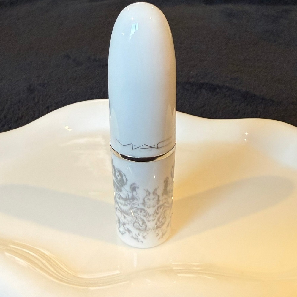 MAC Frost Lipstick SNOB APPEAL - Picture 5 of 5